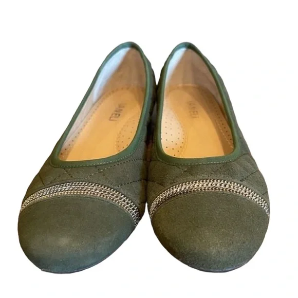 Vaneli Olive Green Slip on flats Womens Shoes Size 8.5 N preowned with box - Picture 2 of 8